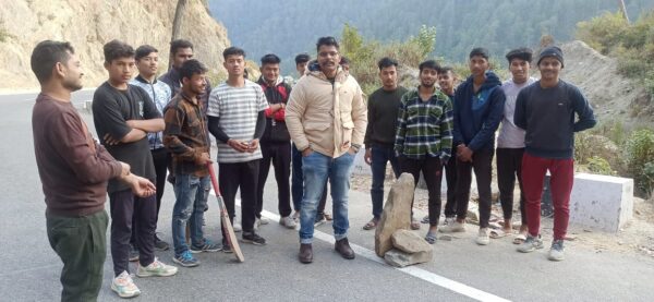 एसपी अजय गणपति ने ग्राम सिंगदा के युवाओं को नशे के विरूद्ध किया जागरूक, दी यह जानकारी ……