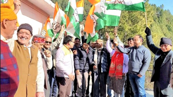 बीरोंखाल में हुई कांग्रेसी कार्यकर्ताओं की बैठक
