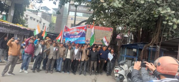 पूर्व सैनिक संघर्ष समिति ने पेंशन विसंगतियों के संबंध में रैली निकालकर राष्ट्रपति को भेजा ज्ञापन