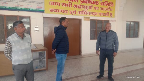 एसडीएम संदीप कुमार ने गीता भवन एवं दुर्गा मंदिर सहित विभिन्न मंदिरों में जाकर साफ सफाई और तैयारियों को लेकर किया निरीक्षण