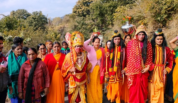 जय श्री राम के नारों के साथ भगवामय हुआ ग्राम बरस्वार