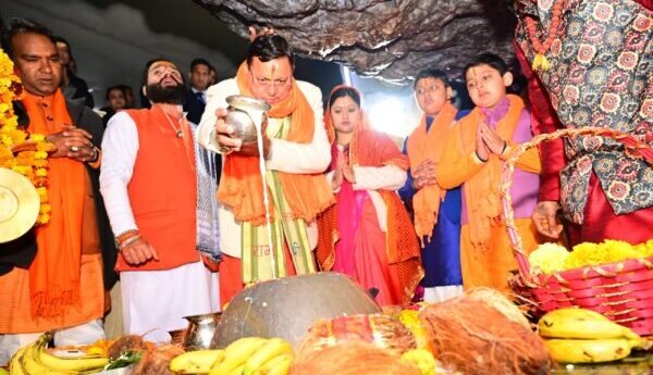 टपकेश्वर से मुख्यमंत्री पुष्कर सिंह धामी ने किए श्रीराम के वर्चुअल दर्शन, पूजा-अर्चना कर की प्रदेश के सुख-समृद्धि की प्रार्थना
