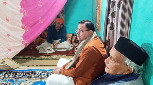 वरिष्ठ भाजपा नेता के निधन पर मुख्यमंत्री पुष्कर सिंह धामी एवं पूर्व राज्यपाल भगत सिंह कोश्यारी ने किया शोक व्यक्त, उनके पैतृक गांव जाकर परिजनों से की भेंट