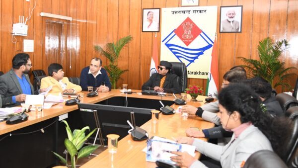 एसीएस राधा रतूड़ी की अध्यक्षता में भू कानून से सम्बन्धित प्रारूप समिति की बैठक आयोजित, पिछले दस वर्षों में डीएम स्तर से कृषि एवं औद्यानिकी के लिए अनुमति प्राप्त भूमि की जानकारी शीघ्र राजस्व विभाग को भेजने के निर्देश 