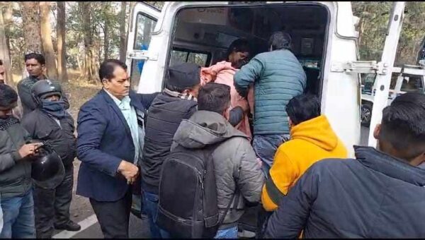 कैबिनेट मंत्री डॉ. प्रेमचंद अग्रवाल ने काफिला रोककर की सड़क हादसे के घायलों की मदद, यहाँ हुई दुर्घटना..