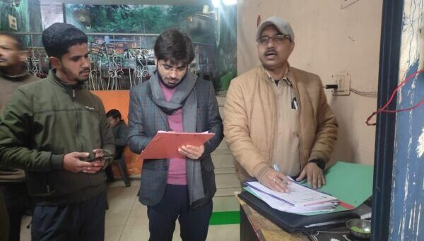 डीएम सोनिका के निर्देश पर शहर में होटल, रेस्टोरेंट, मांस की दुकानों पर चलाया गया खाद्य सामग्री की जांच अभियान; टीम ने अनियमितता पाए जाने पर किये चालान