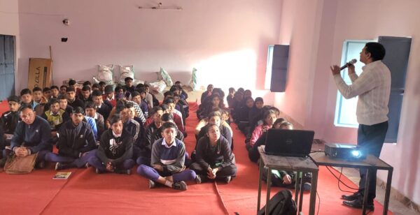 छात्र-छात्राओं ने सीखे गैर तकनीकी शिक्षा में डिजिटल डिवाइस के उपयोग के गुर