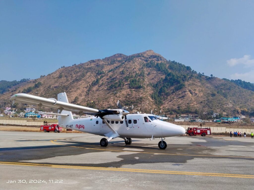 मुख्यमंत्री पुष्कर सिंह धामी ने नैनी सैनी एयरपोर्ट से पिथौरागढ़-देहरादून हवाई सेवा का किया शुभारंभ