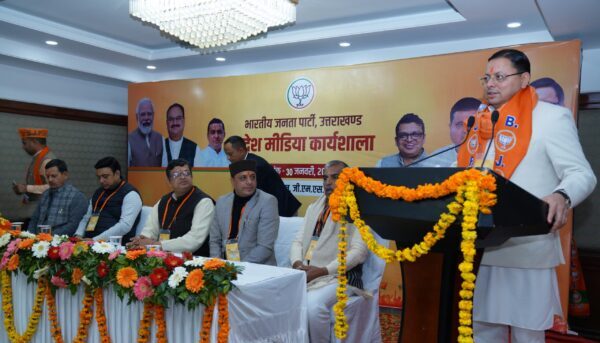 केंद्र से लेकर राज्य सरकार की प्रत्येक योजना के बारे में लोगों को बताने में मीडिया की सशक्त भूमिका – मुख्यमंत्री पुष्कर सिंह धामी