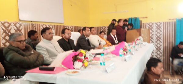 डुंडा क्षेत्र पंचायत प्रतिनिधियों ने अधिकारियों से किए सवाल जवाब, छाए रहे विकास के मुद्दे