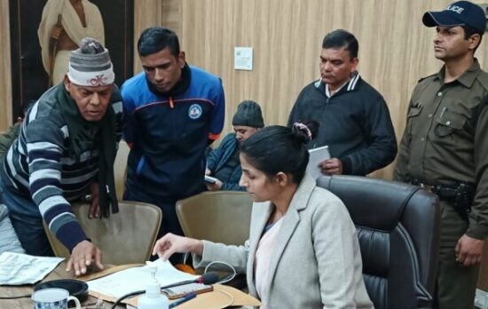 डीएम सोनिका ने सुनी जन समस्याएं, 120 शिकायतें दर्ज, अधिकारियों को दिए आवश्यक दिशा निर्देश