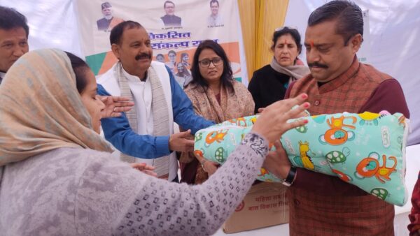 देहरादून : नगर निगम क्षेत्रार्न्तगत वार्ड संख्या 100 में विकसित भारत संकल्प यात्रा के अन्तर्गत किया गया कार्यक्रम आयोजित