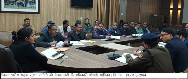 डीएम सोनिका की अध्यक्षता में जनपद स्तरीय सड़क सुरक्षा समिति की बैठक आयोजित, दिए निर्देश