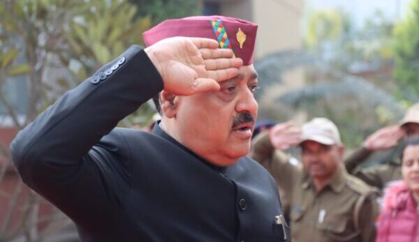गणतंत्र दिवस पर आयुक्त गढवाल मण्डल विनय शंकर पाण्डेय ने आयुक्त शिविर कार्यालय में किया ध्वजारोहण