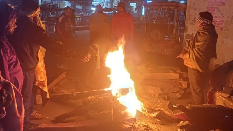 जहां पर भी अलाव जलाने या कम्बल वितरण की आवश्यकता महसूस हो तुरंत व्यवस्था की जाये – डीएम धीराज सिंह गर्ब्याल