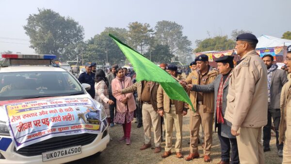 सड़क सुरक्षा जागरूकता के सम्बन्ध में बच्चे हमारे ध्वज वाहक – डीएम धीराज सिंह गर्ब्याल