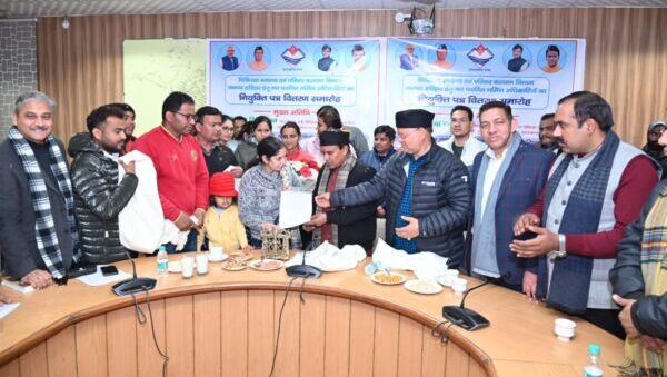 हरिद्वार : ​स्वास्थ्य मंत्री डॉ. धन सिंह रावत ने जिले में नवनियुक्त नर्सिंग अधिकारियों को दिये नियुक्ति पत्र
