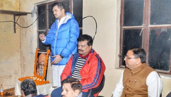 मुख्यमंत्री पुष्कर सिंह धामी ने पूर्व विधायक कुंवर प्रणव सिंह के पिता राजा नरेन्द्र सिंह के निधन पर शोक व्यक्त कर श्रद्धांजलि अर्पित की