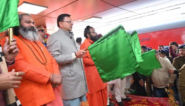 मुख्यमंत्री पुष्कर सिंह धामी ने हरिद्वार से अयोध्या आस्था स्पेशल ट्रेन का किया फ्लैग ऑफ; ट्रेन के संचालन से हरिद्वार, ऋषिकेश, देहरादून सहित गढ़वाल व कुमाउं क्षेत्र के रामभक्तों को होगी सहूलियत