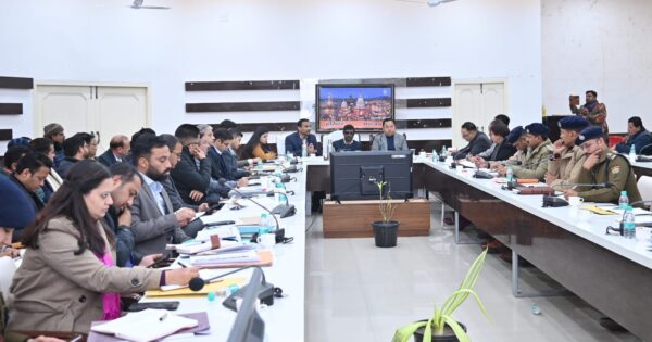 हरिद्वार : मुख्य निर्वाचन अधिकारी डॉ. वी. षणमुगम ने लोकसभा सामान्य निर्वाचन की तैयारियों को लेकर ली बैठक, दिए आवश्यक दिशा- निर्देश