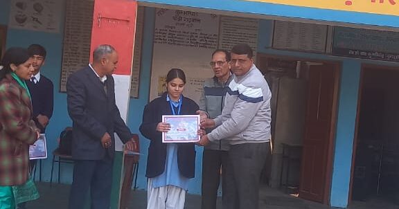 समाजसेवी मनमोहन काला ने प्रतिभावान छात्र-छात्राओं को किया सम्मानित