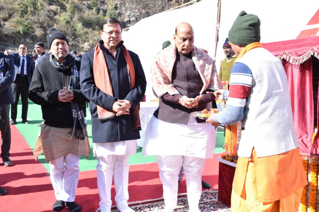 रक्षा मंत्री राजनाथ सिंह ने जोशीमठ-ढाक से 670 करोड लागत से निर्मित देश की 35 इंफ्रास्ट्रक्चर परियोजनाओं का किया उद्घाटन, बीआरओ के कार्यों को सराहा, बोले-सीमांत क्षेत्रों में आवागमन होगा सुगम