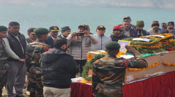 उत्तरकाशी : शहीद शैलेंद्र को सैन्य सम्मान के साथ दी गई अंतिम सलामी