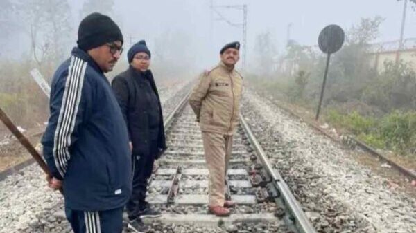 लालकुआं :  रेल पटरी पर दो हिस्सों में कटा शव मिलने से हड़कंप