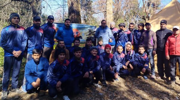 चमोली : मोहनखाल-चोपता ट्रैक पर 29 युवाओं के दल को किया रवाना