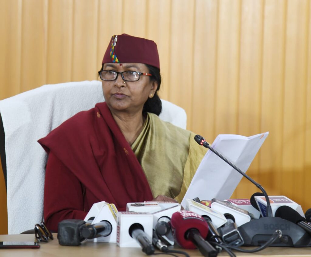 मुख्य सचिव राधा रतूड़ी ने जिलाधिकारियों को जनपदों में संचालित हर योजना के आउटकम मॉनिटरिंग की दी सख्त नसीहत