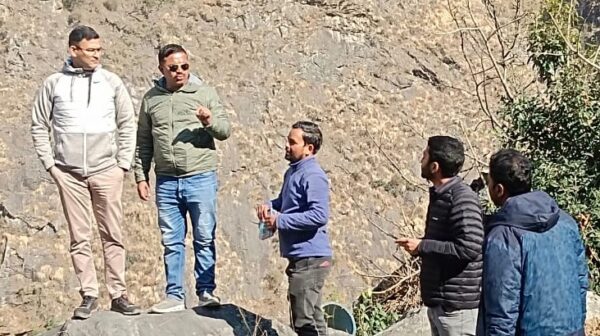 बीकेटीसी उपाध्यक्ष किशोर पंवार की पहल पर जल्द सही होगी पंचबदरी में प्रसिद्ध योग बदरी मन्दिर पांडुकेश्वर को मुख्य मार्ग से जोड़ने वाली सड़क