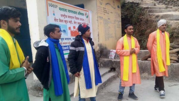 चमोली : नुक्कड़ नाटकों से ग्रामीणों को मतदान के लिए किया जा रहा जागरुक