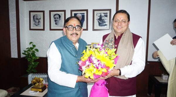 मुख्यमंत्री पुष्कर सिंह धामी ने केंद्रीय मंत्री भारी उद्योग डॉ. महेन्द्र नाथ पाण्डेय से की भेंट