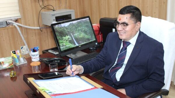 उत्तरकाशी के नवनियुक्त डीएम डॉ. मेहरबान सिंह बिष्ट ने किया विधिवत पदभार ग्रहण, विश्वनाथ मंदिर में पूजा अर्चना कर की जनपद वासियों की सुख-समृधि की कामना