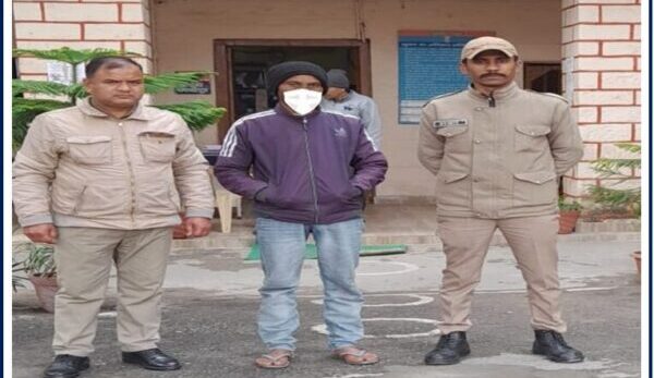 अवैध शराब तस्करी में फरार वारण्टी को पुलिस ने किया गिरफ्तार