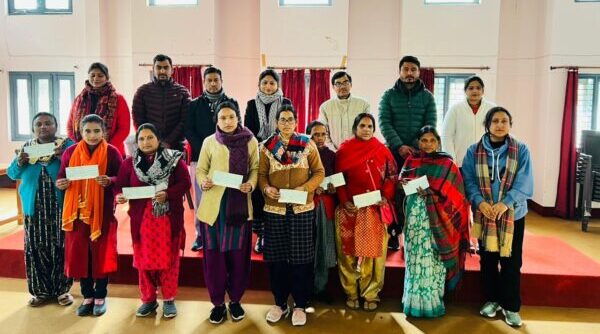 रीप परियोजना के तहत बांटे चैक