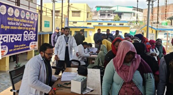 नगर आयुक्त शैलेन्द्र सिंह नेगी की अभिनव पहल, नगर निगम ऋषिकेश में लगाया गया स्वास्थ्य जाँच शिविर