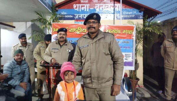 एसपी अजय गणपति ने स्कूली छात्र छात्राओं को किया जागरूक, गणमान्य व्यक्तियो के साथ गोष्ठी कर जानी बनबसा क्षेत्र की समस्याएं, दिए निर्देश