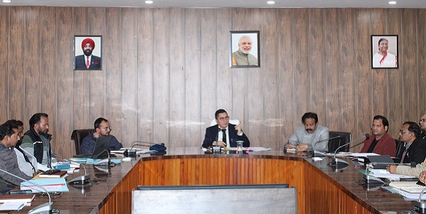 डीएम डॉ. मेहरबान सिंह बिष्ट ने गंगोत्री एवं यमनोत्री धाम की यात्रा को सुगम एवं सुव्यवस्थित ढंग से संचालित करने के लिए की जाने वाली तैयारियों एवं व्यवस्थाओं को लेकर ली बैठक, अधिकारियों को दिए आवश्यक दिशा निर्देश