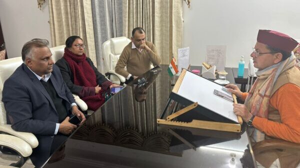 हल्द्वानी मामले में मुख्यमंत्री पुष्कर सिंह धामी ने बुलाई उच्च स्तरीय बैठक, मुख्य सचिव और पुलिस महानिदेशक के साथ की हालत की समीक्षा, डीएम ने बनभूलपुरा में कर्फ्यू लगाया, दंगाइयों को देखते ही गोली मारने के दिये गये आदेश