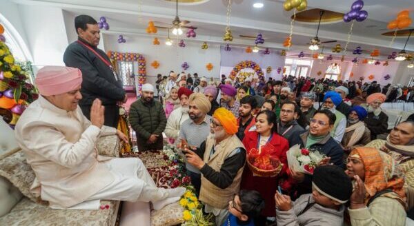श्री दरबार साहिब में सादगी और श्रद्धाभाव से मनाया गया श्रीमहंत देवेन्द्र दास जी महाराज का प्रकटोत्सव; शुभकामनाएं देने देश – विदेश से उमड़े श्रद्धालु, संगतों ने श्री झण्डा साहिब पर टेका मत्था एवं श्री महाराज जी से लिया आशीर्वाद