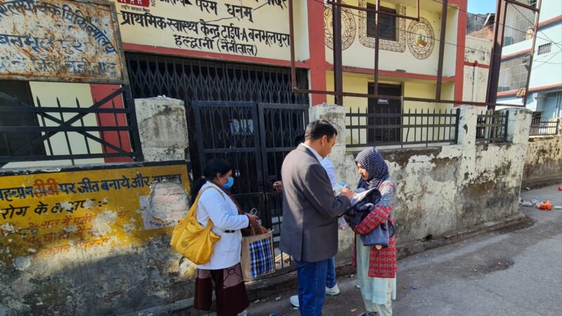 डीएम वंदना सिंह के निर्देश पर कर्फ्यू ग्रस्त बनभूलपुरा क्षेत्र में प्रशासन की टीम ने आवश्यक सेवाओं को किया बहाल