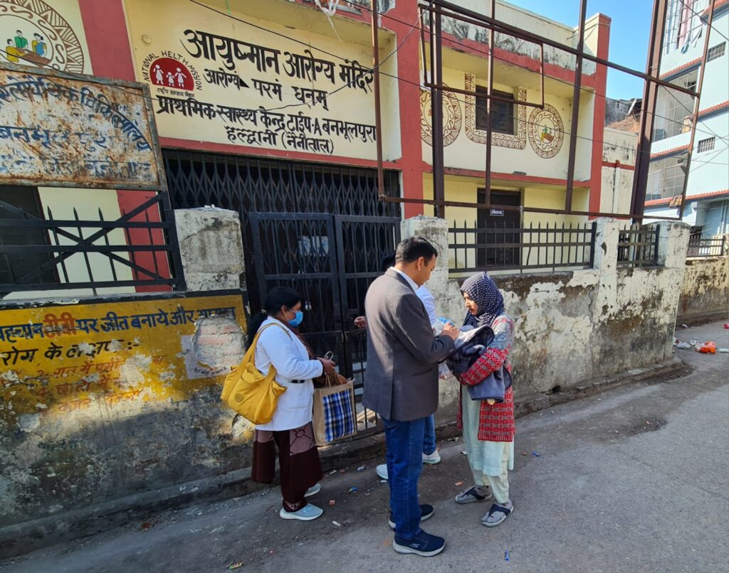 डीएम वंदना सिंह के निर्देश पर कर्फ्यू ग्रस्त बनभूलपुरा क्षेत्र में प्रशासन की टीम ने आवश्यक सेवाओं को किया बहाल