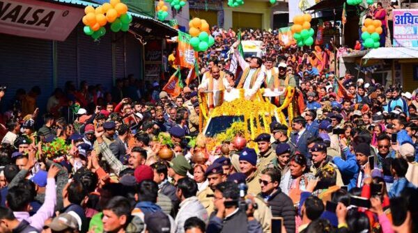 सीएम धामी के लोहाघाट रोड शो में उमड़ा जन सैलाब, विकास के लिए 01 अरब 62 करोड़ 15 लाख 76 हजार की 45 योजनाओं का किया लोकार्पण एवं शिलान्यास