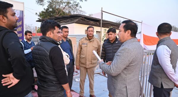 डीएम एवं एसएसपी ने ऋषिकुल मैदान में वृहद रूप से आयोजित होने वाले मुख्यमंत्री के ’’नारी शक्ति महोत्सव’’ की तैयारियों का लिया जायजा