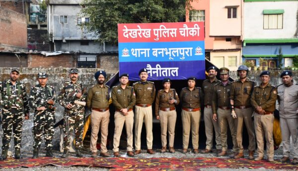 बनभूलपुरा हिंसा में नैनीताल पुलिस की कार्यवाही लगातार जारी, 06 उपद्रवियों को 02 अवैध तमन्चा, 06 जिन्दा कारतूस व 02 खोखे के साथ किया गिरफ्तार, अभी तक कुल 36 उपद्रवियों को भेजा जेल, 41 शस्त्र धारकों के निरस्त शस्त्र थाने में जमा, अतिक्रमण स्थल पर नयी पुलिस चौकी की हुई स्थापना