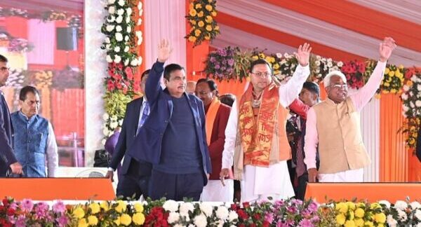 केंद्रीय सड़क एवं परिवहन मंत्री नितिन गडकरी और मुख्यमंत्री पुष्कर सिंह धामी ने हरिद्वार में 4,750 करोड़ रुपये की 30 राष्ट्रीय राजमार्ग परियोजनाओं का किया उद्घाटन और शिलान्यास