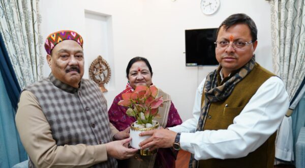 मुख्यमंत्री पुष्कर सिंह धामी से भोले जी महाराज एवं माता मंगला ने की शिष्टाचार भेंट
