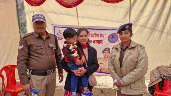 कोटद्वार पुलिस ने परिजनों से बिछड़े चार नाबालिग बच्चों को बरामद कर किया परिजनों के सुपुर्द
