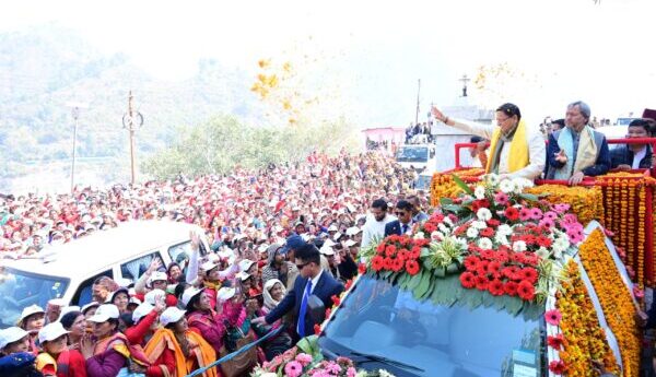 मुख्यमंत्री पुष्कर सिंह धामी के गौचर में आयोजित रोड शो में उमड़ा जनसमूह